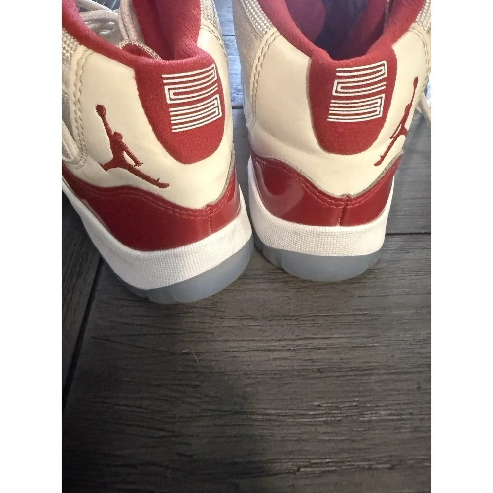 Nike Air Jordan 11 Retro Boys Size 1y Cherry Red White Basketball Shoes Sneakers